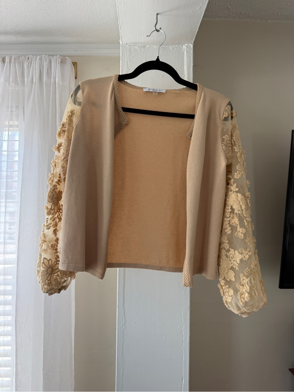 Sioni Milano Beige Floral Embroidered Lace Sleeve Open Front Cardigan Size Small